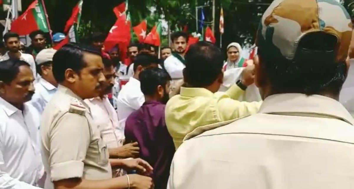 OfficialSdpi's tweet photo. Today SDPI Gulbarga was organised a “SHAV YATRA aka JANAZA” Against the anarchy of BJP Govt but Police Not Given Permission for Shav Yatra. 

@rashtrapatibhvn “Dismiss the corrupt BJP Karnataka State Govt&amp; Implement the President Rule”
#PuppetBommai #KarnatakaGovernmentScam https://t.co/SrVWsg7cdu