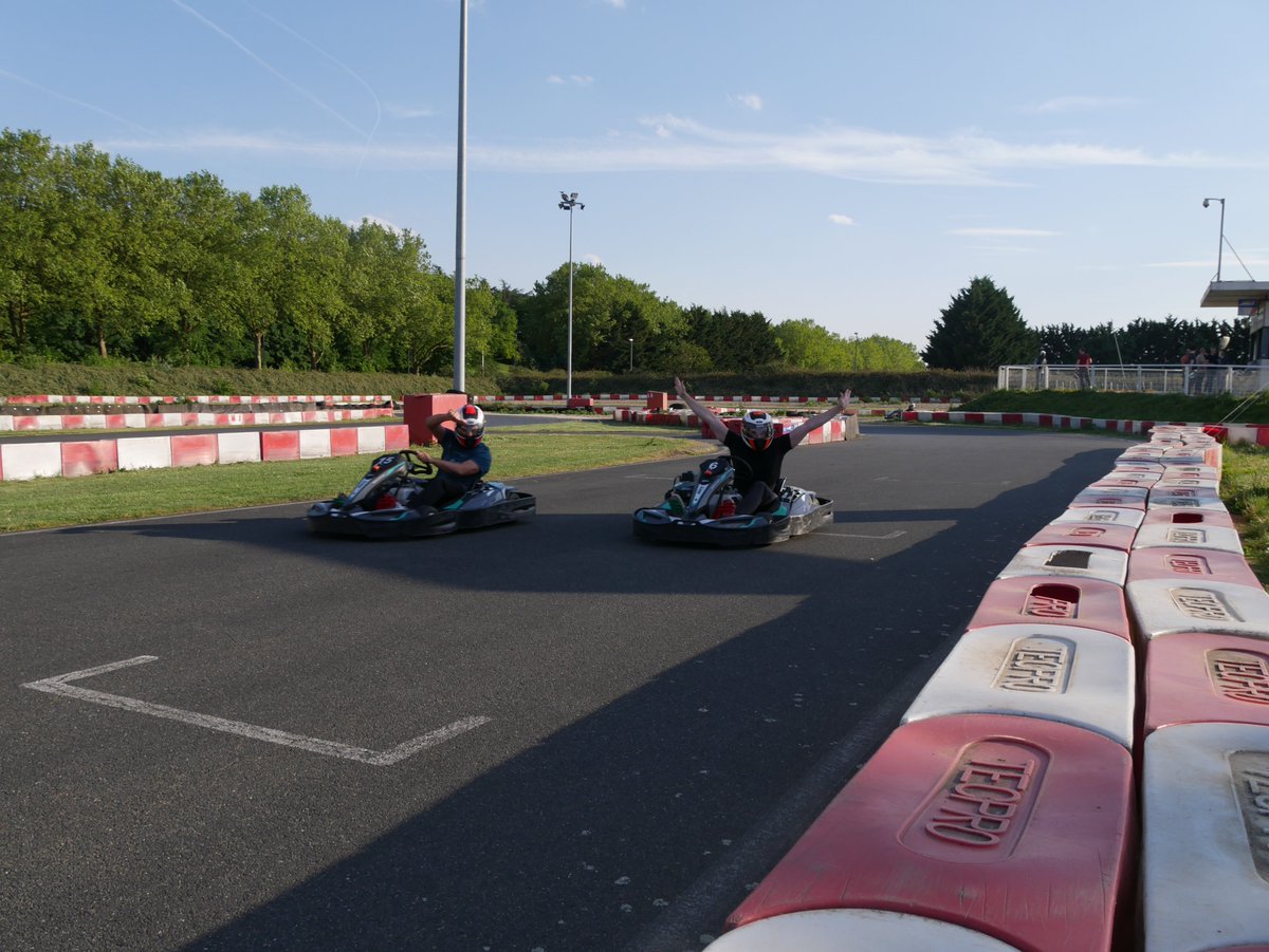 HR_Team_Group's tweet photo. Hier soir, notre Team Leader Arnaud et son équipe ont eu le plaisir de se retrouver pour une session karting de haut niveau...🏁🏆 

Entre rire et queue de poisson, c'était un moment fort en émotion ! 🏎️💨

#Kart #afterwork #F1Miami #LewisHamilton https://t.co/GNBo48lnZ6