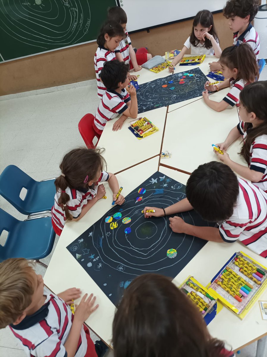 ColegiosElValle's tweet photo. Discovering the solar system 🪐🌗
#ColegiosElValle #EducacionInfantil #English #BilingualEducation #3INF #SCH #ElValle https://t.co/QVl2m6Fwue