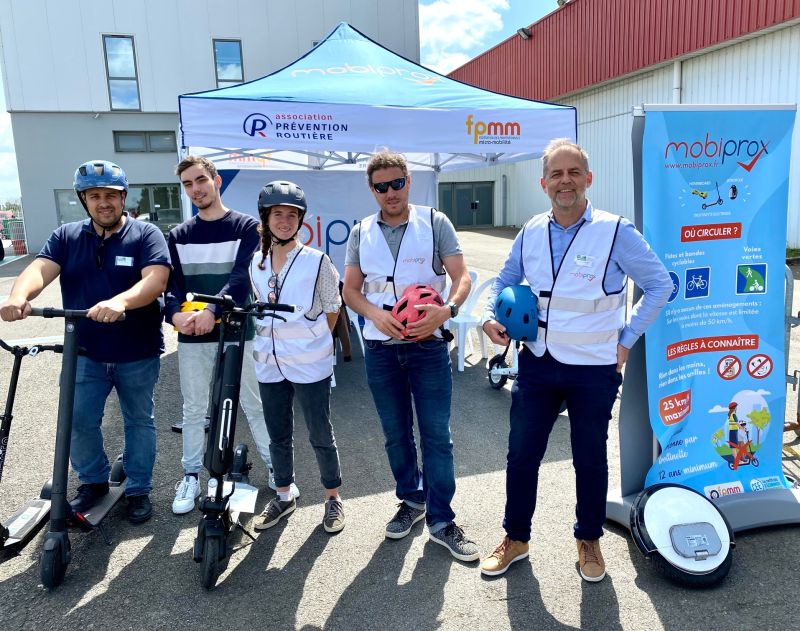 S_MobilityLab's tweet photo. Retour en images sur les journées de sensibilisation à la micro-mobilité sur le stand Mobiprox qui se sont tenues à Rennes lors du salon du Véhicule Électrique. ⚡️
#electrique #micromobilite #rennes https://t.co/ReLkfnlcwk