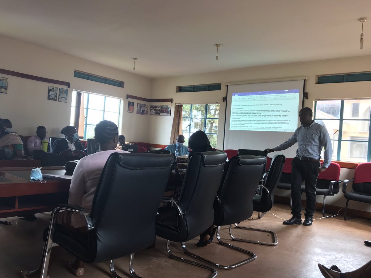 Ismail, the pharmacist for Entebbe hospital presenting a draft of the hospital AMS action plan as part of #CwPAMs @Maxencia1 @CW_Pharmacists @NTU_MAK