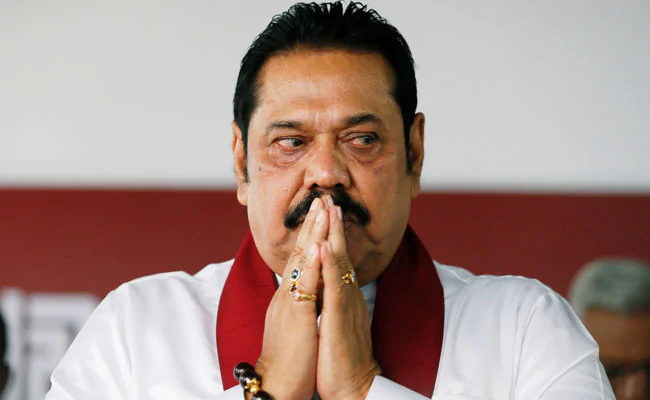 ndtv's tweet photo. 🔴 #BREAKING | #SriLanka court bans ex-PM Mahinda Rajapaksa, allies from leaving country: news agency AFP https://t.co/XymQc5MXYX https://t.co/IfRDhjVL0S