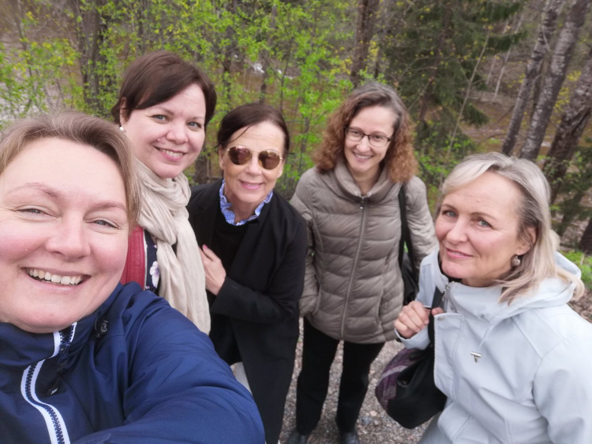 AilaHalonen's tweet photo. Vantaan kotona asumisen tuen laajennettu johtoryhmä pohtii yhteistyön merkitystä hyvinvointialueen valmistelussa. Positiivinen asenne ratkaisee☀️ https://t.co/q0Lggds5DF