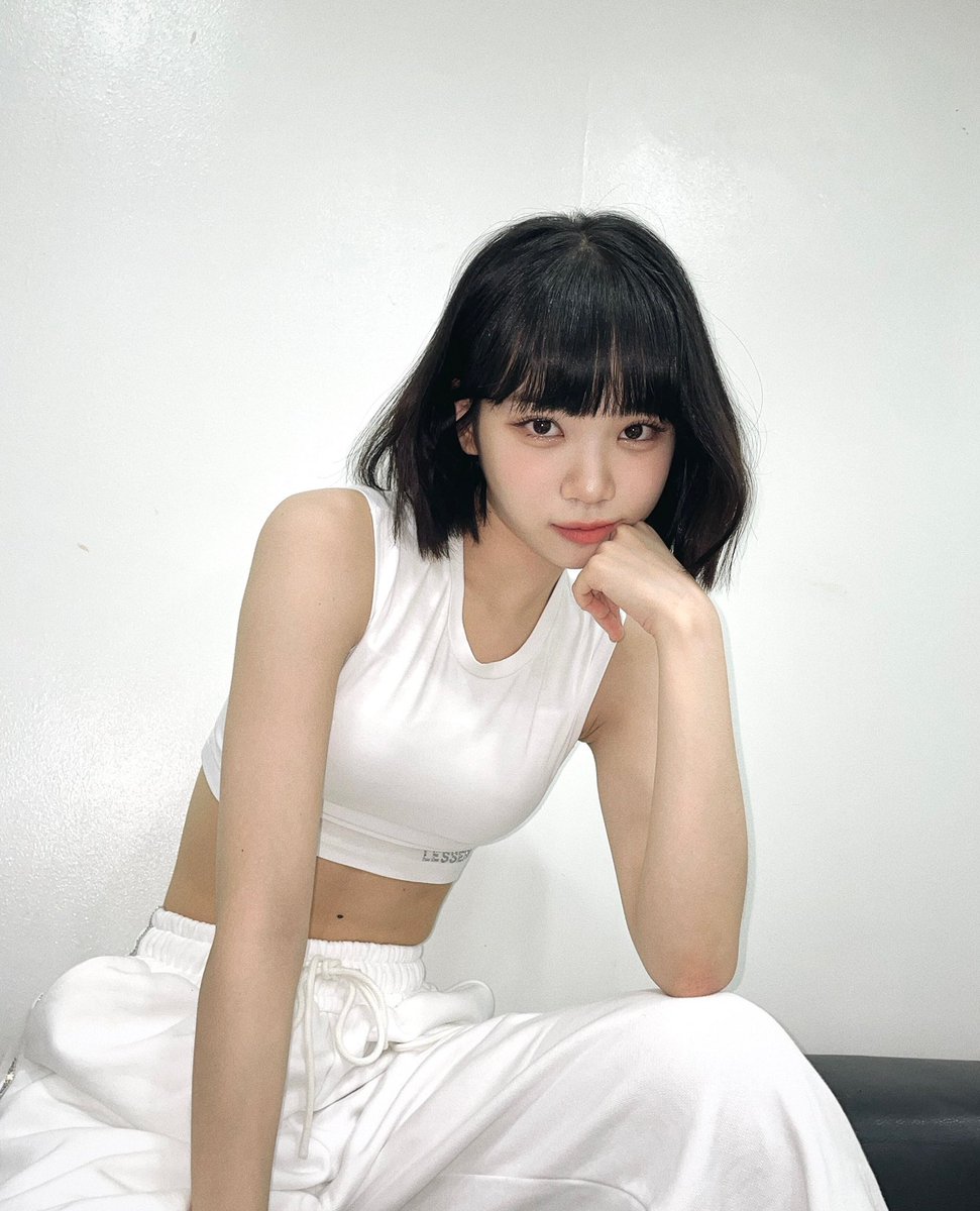 chaewwonn's tweet image. Glistened today's stage by showing the coolest side of mine. Today's Show Champion was so fiery, right? 🔥