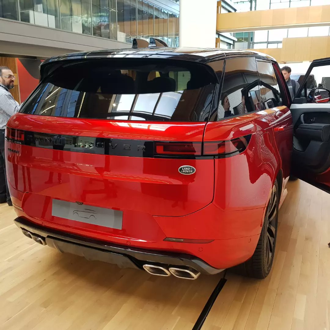 ryanfsr91's tweet photo. New RR Sport revealed in the office yesterday! Glad to have worked on this vehicle.
#CHSB @swissborg will allow me to own one of these one day! #WeAreSwissBorg #LandRover #RangeRoverSport #L461 https://t.co/20wLmpmgSC