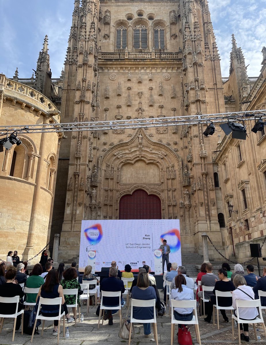 sonia_diazg's tweet photo. Que maravilla poder escuchar a los mayores expertos del mundo en longevidad con un escenario como este #Salamanca #ageopenscience ⁦@cenie_es⁩ https://t.co/1nAWaA9qab
