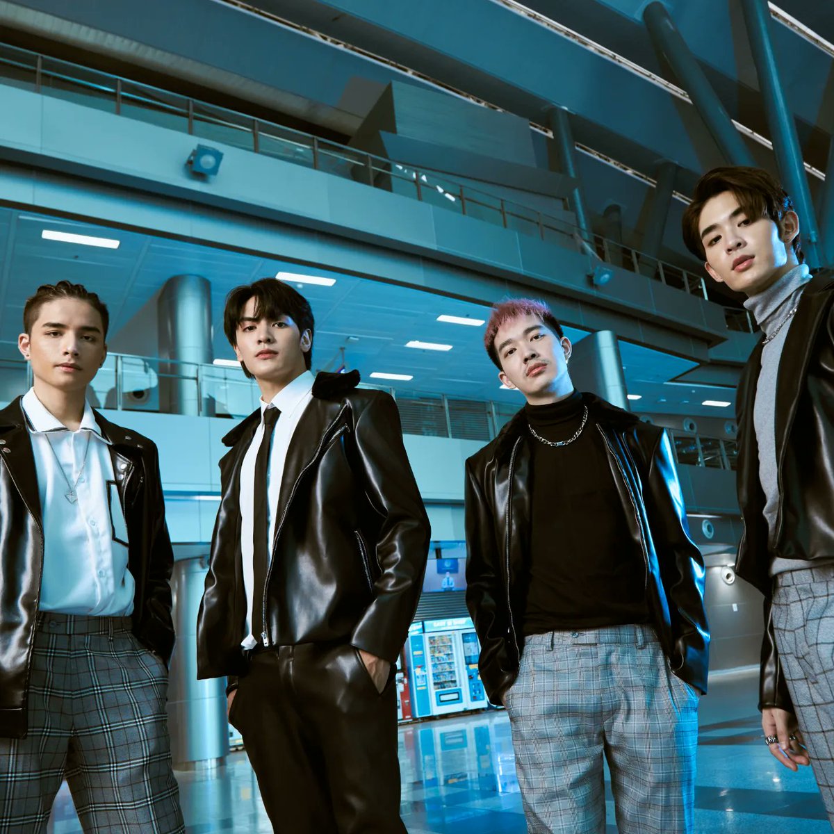 slap_monster's tweet photo. ต้องขึ้นรถไฟฟ้าสายไหน จะได้เจอผู้ชายหน้าตาดีขนาดนี้  ..คืนนี้ 23.00 น. ที่ #GMM25 

รถไฟฟ้าสายสีแดง ยกระดับคุณภาพชีวิตชานเมือง

รายละเอียดเพิ่มเติม 
Call  Center 1690 
ตลอด 24 ชม. 
#รถไฟฟ้าสายสีแดง
#มาเฟียเดอะซีรีส์
#SLAPMONSTER https://t.co/UWvaDO3PcE