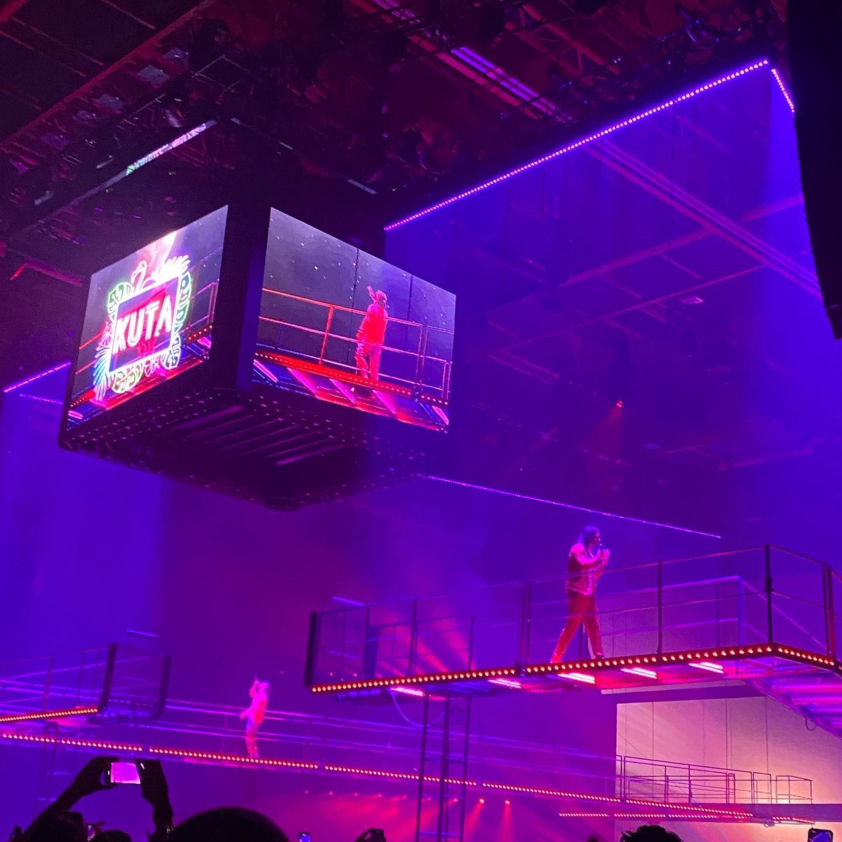 laurajffl's tweet photo. Je m’en remet pas c’était incroyable 🫀😩
#PNLTOUR2022 https://t.co/qlXW8g9TWF