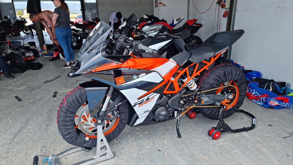 VinesBMWBikes's tweet image. Thank you to those who joined us for our 4 day track day trip out at Circuit de Almeria in Spain 🇪🇸 it was a blast!

Our next Almeria event is booked in for 26 - 29 Oct 2022 - £525 includes 4 days on track, 4 nights accommodation. Email Emily.godolphin@vinesgroup.net to book in.