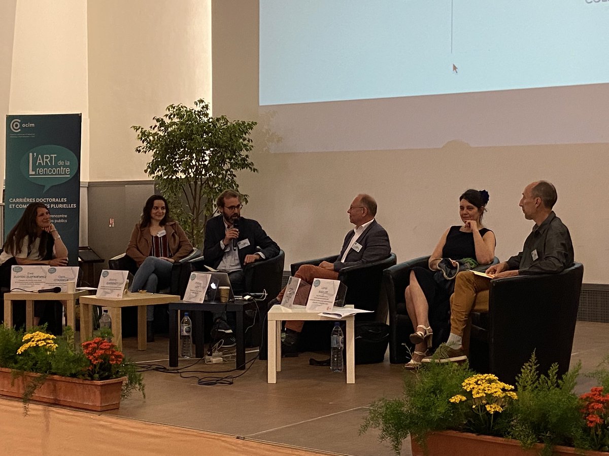 ReseauExpe's tweet photo. 1ère table ronde animée par @JeremyQuerenet sur les compétences doctorales et leurs liens avec les rencontres avec le public avec Ewa Zlotek Zlotkiewicz de @ouvreboites44 Claire Letanneur de @UQTR, Philippe Lutz, Myriam Borel et @liomaillot de @Univ_BFC https://t.co/sOXs7pjs2G