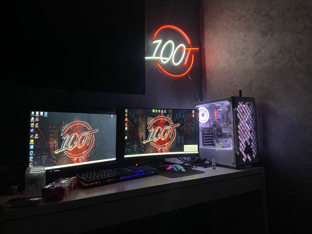 BrandonFenwick1's tweet photo. @Nadeshot @100Thieves Got the set up locked… https://t.co/O1Au0k9She