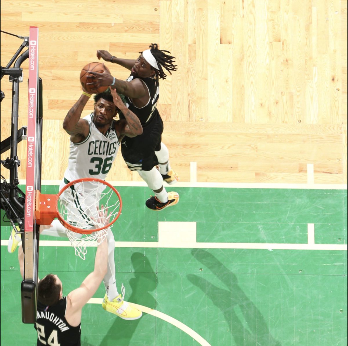 real_pointguard's tweet photo. Defensive play of the year?

#NBA #FearTheDeer https://t.co/6ikkMfOcdW