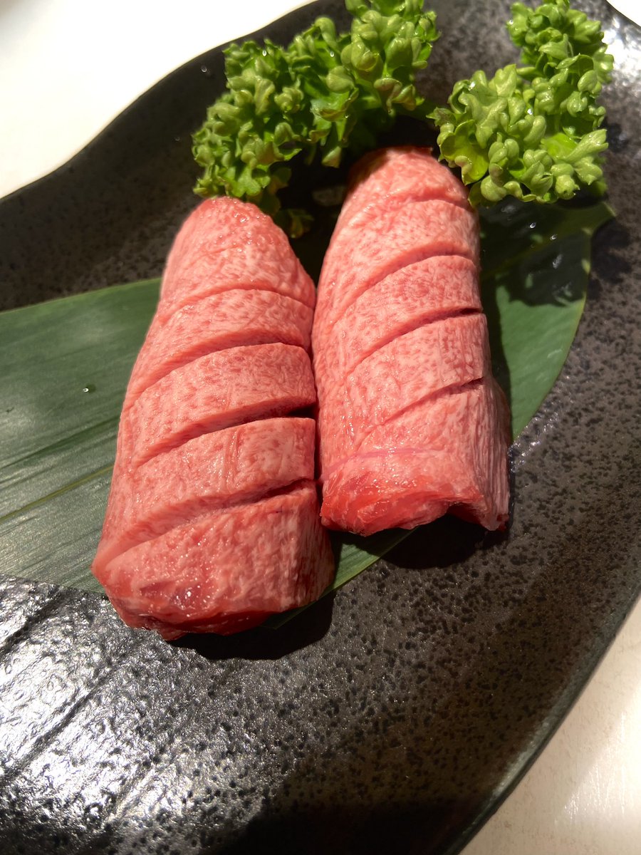 And829raw's tweet photo. 元気の源は肉だ🍖肉だ🥓肉だ🥩
本日も元気よく営業してます。

雨の日は厚切りタンと生ビールで…
一頭から4枚しか取れないので超希少部位です。

是非、ご来店お待ちしております。

焼肉あんど　~鷺ノ宮~
03-6383-0232
#中野区
#焼肉あんど
#東京グルメ
#肉テロ
#肉会
#焼肉女子 https://t.co/3SFb0O0lNR