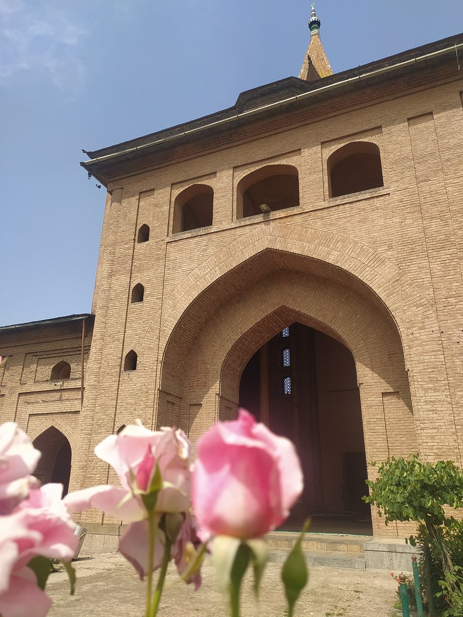 docsyedubaid's tweet photo. This place taken my heart .
#Jamiamasjidsrg.
#Kashmir❤ https://t.co/QF8G9NFIWq