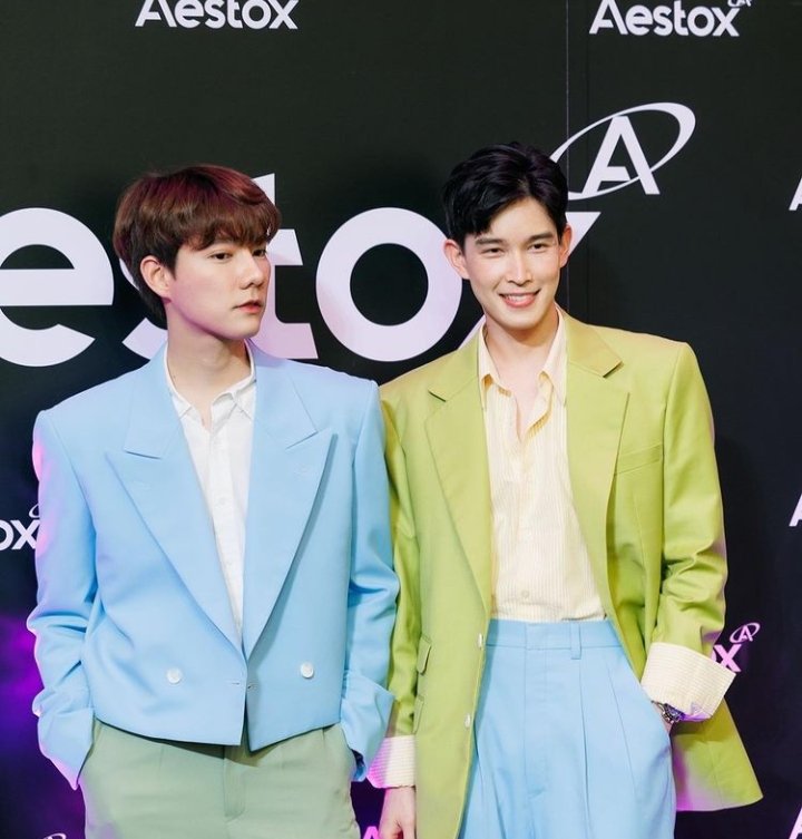 DreamBL_PT's tweet photo. Both e Newyear no evento da #Aestox 🔥✨
#bothnewyear
#reversingtime https://t.co/DPt4d1EICF