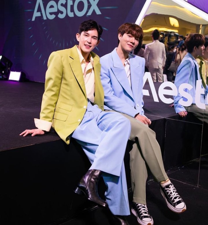 DreamBL_PT's tweet photo. Both e Newyear no evento da #Aestox 🔥✨
#bothnewyear
#reversingtime https://t.co/DPt4d1EICF