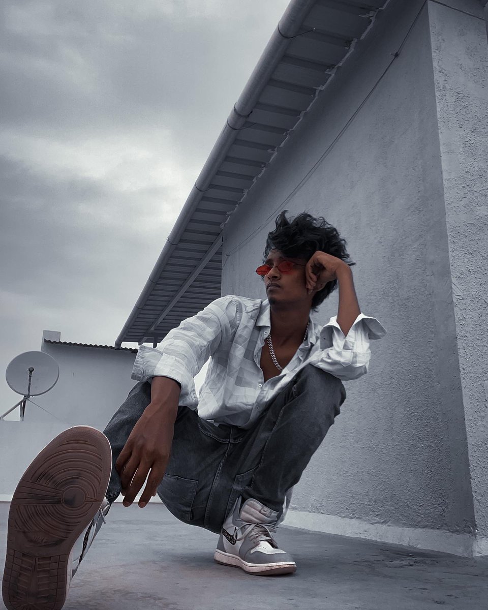 NishantRandive's tweet photo. Dark Summer 🖤 #summertime #summervibe #summerfashion #fashion https://t.co/xheG0zuiRw