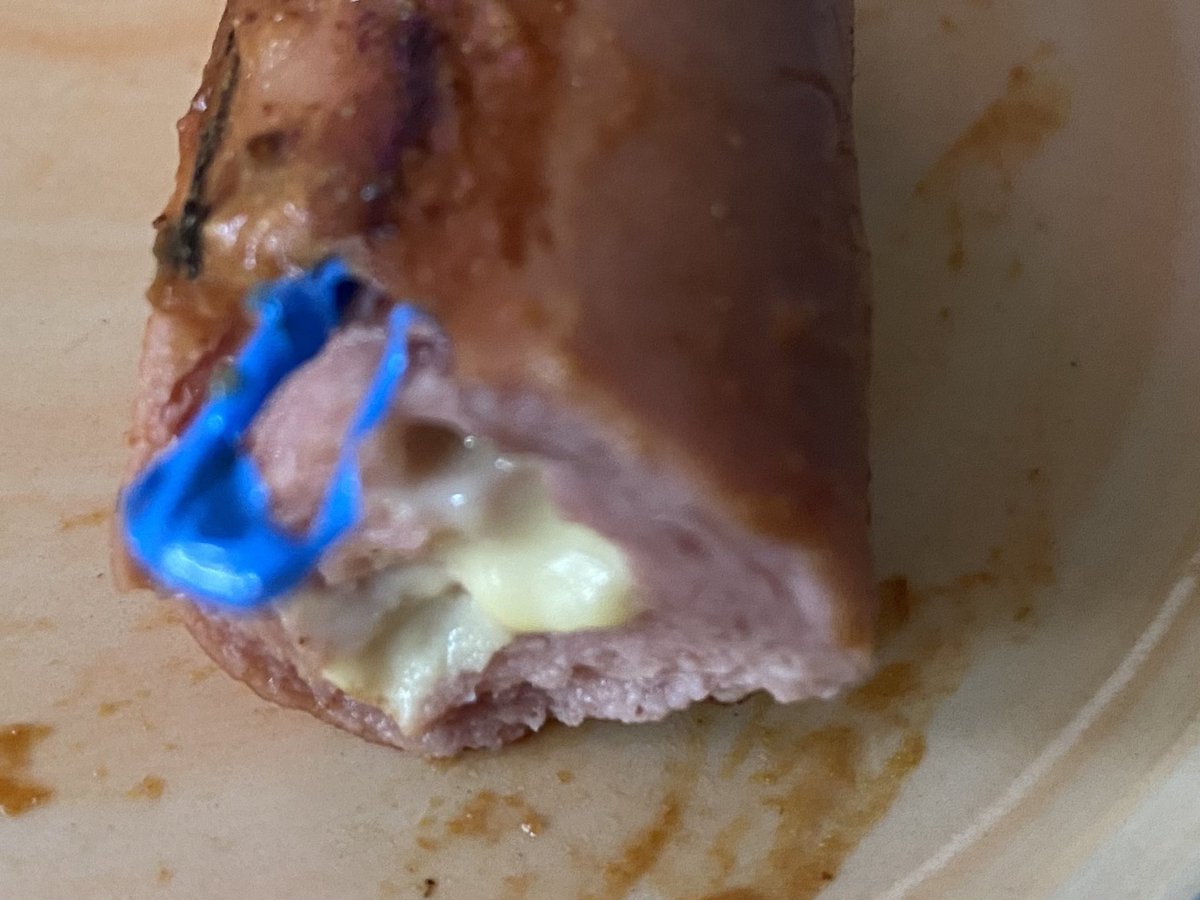 n_vgu's tweet image. @oscarmayerspain saca la nueva versión de salchichas sorpresa para competir con @kindersorpresa, a mi me ha tocado el guante ¿a quién le ha tocado la uña?