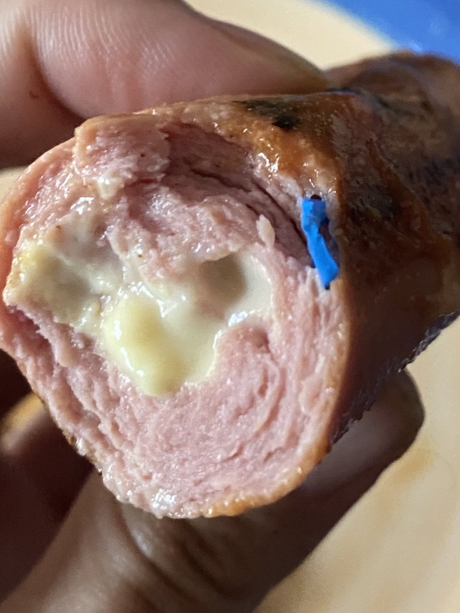 n_vgu's tweet image. @oscarmayerspain saca la nueva versión de salchichas sorpresa para competir con @kindersorpresa, a mi me ha tocado el guante ¿a quién le ha tocado la uña?