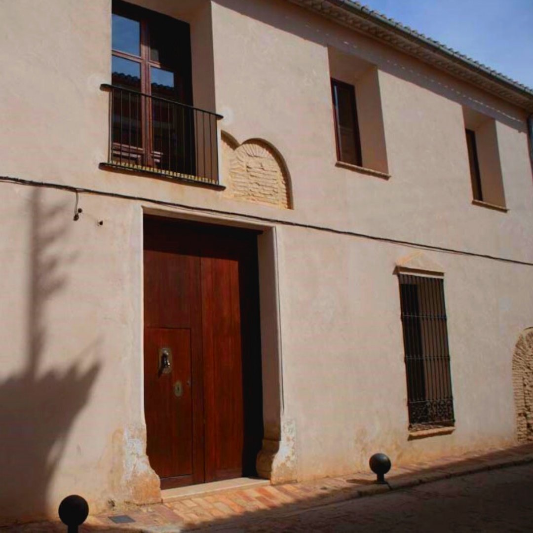 RiberanaXuquer's tweet photo. 🤩👀 A @RiberanaXuquer, presentem “Una passejada per Albalat”. Una ruta pel patrimoni d’Albalat de la Ribera!
🏦 Al llarg del recorregut trobem la Casa del Bou, que des de #Riberana vam tindre el plaer de digitalitzar!
👉 https://t.co/Qbmug2ygaU!
@riberaturisme
#Museus https://t.co/lxrvDRMncx
