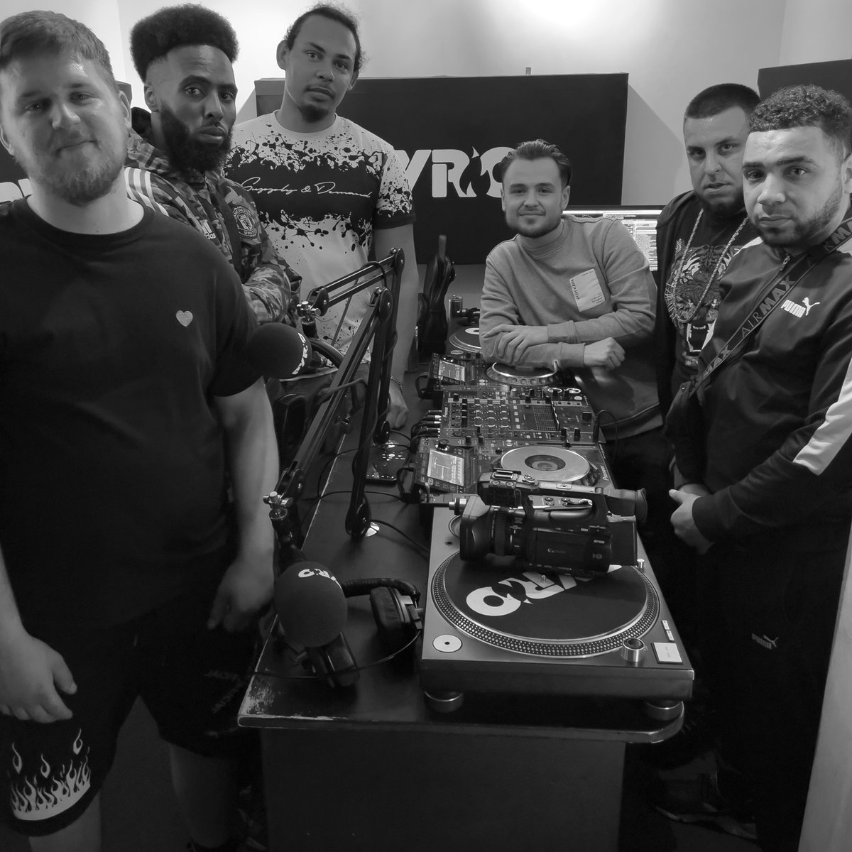 🔊 Listen back to <a href="/KirbyT_DJ/">KIRBSIDE</a> with <a href="/OfficialCheezee/">Cheezee</a>, Jermaine Bless, Jaymaker, LMK &amp; Arkay on the #PyroRadio <a href="/Mixcloud/">Mixcloud</a> channel 📻 #Grime #Mixcloud #KeepItPyro

mixcloud.com/PyroRadio/kirb…