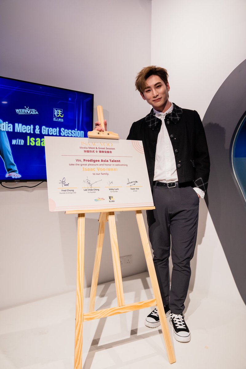 goKPOP's tweet photo. Woah @isaacvkm_1212 #In2it today! π₯°
Looking sooooo goood! Congratulations Jek!
Ps: Yes he is still with In2it in case you are curious π
#IsaacBalikKampung #IsaacIsBack https://t.co/bKcoUCNPBP