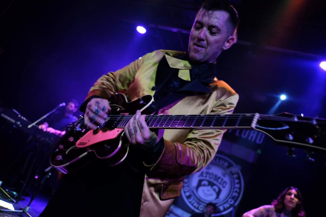 Al_Dual's tweet photo. Sala @UploadBarcelona
Reel Tour Reel 2022.
Sold Out 🤘🤘🤘
@MotorkultureC @k89_oficial
@gretsch @GretschUSA @Bigsby @tvjonesinc @MrPantherRec
#AlDual #reeltourreel #reeltoreel #rockabilly #rockandroll #rocknroll #gira #tour2022 #SalaUpload https://t.co/GsiScRCqGH