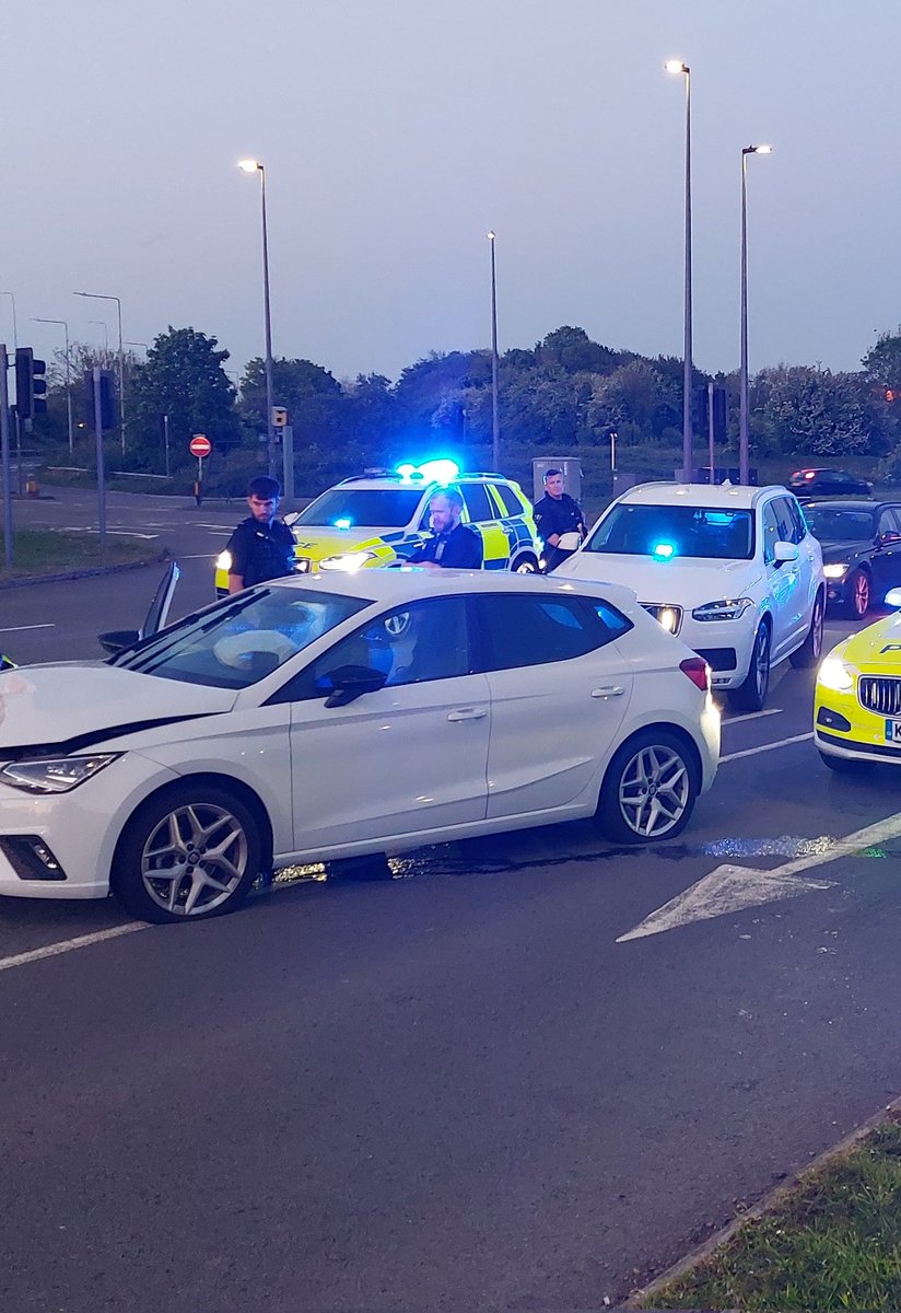 WiltsSpecOps's tweet photo. RPU, ARG & @wiltspolicedogs worked with colleagues from joining forces to bring a pursuit to a safe conclusion. It had started in Thames Valley's area & was successfully ended in A&S. The male driver is currently in custody for dangerous driving @tvprp @ASPolice #arrested https://t.co/OlmHHIibFI