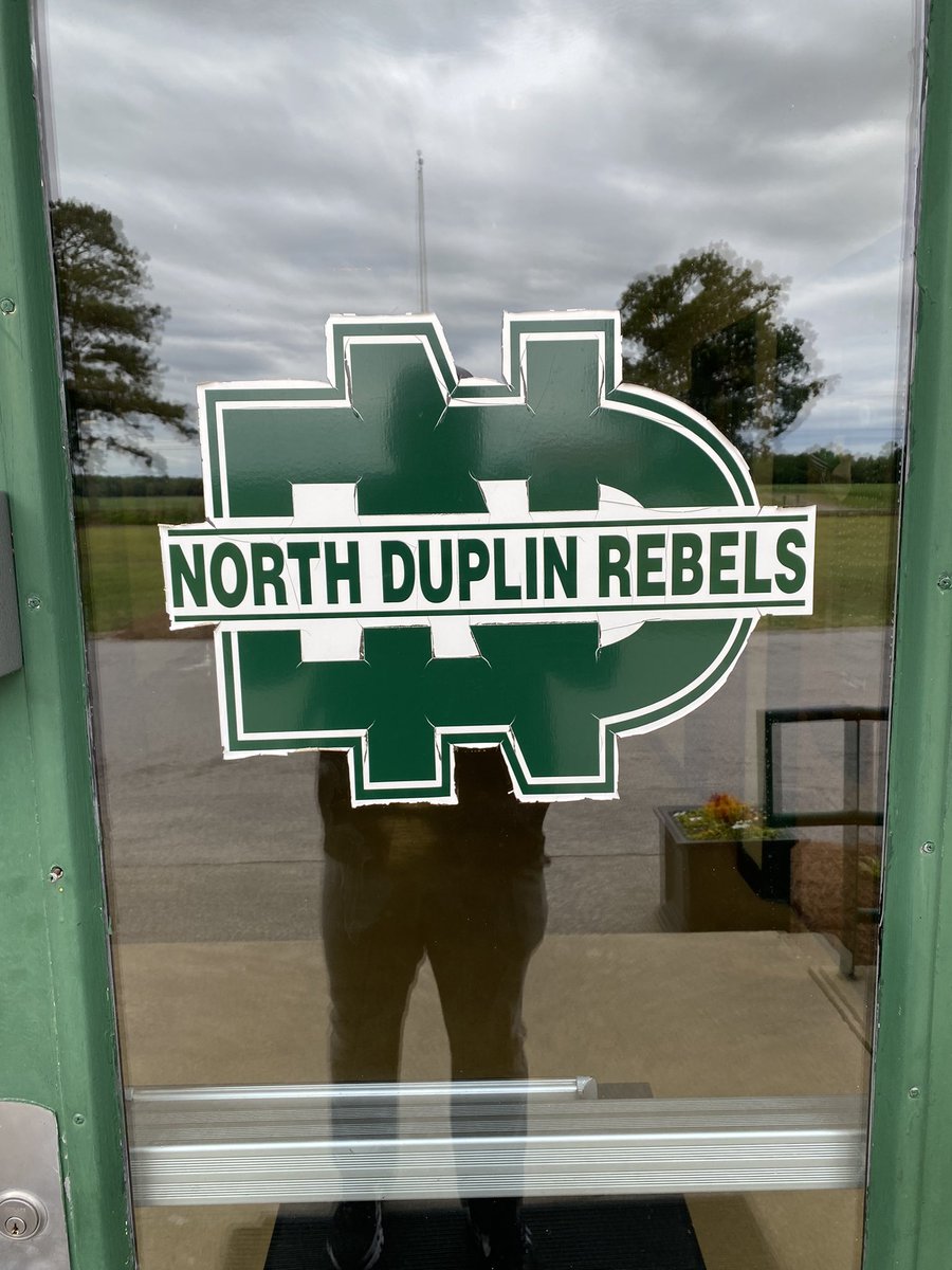 CoachMo1804's tweet photo. Special thanks to Coach Burley, Coach Grady, Coach Martin, and Coach Sloan for opening up their doors to talk about their players today. #BeGreat #NCBackRoads🦅🛣🛤 https://t.co/dL6mvviYxX
