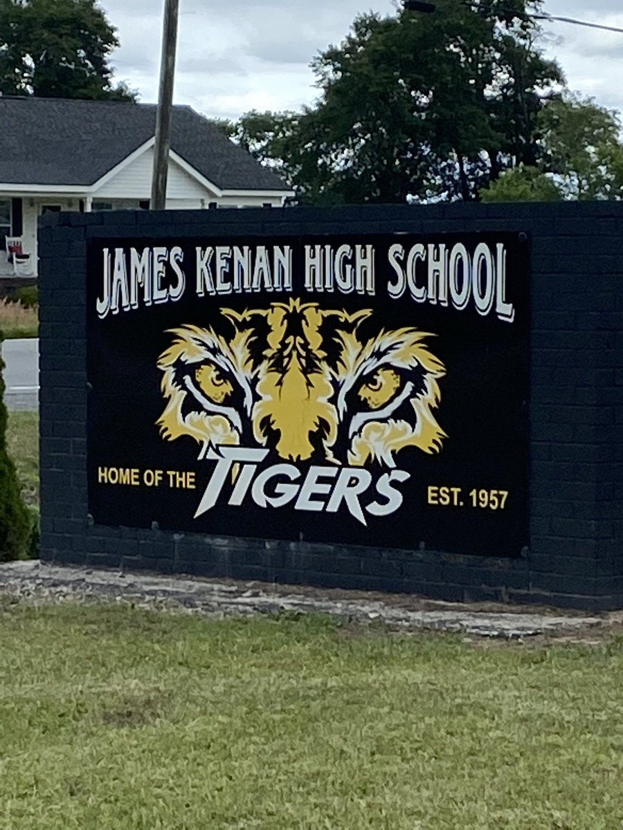 CoachMo1804's tweet photo. Special thanks to Coach Burley, Coach Grady, Coach Martin, and Coach Sloan for opening up their doors to talk about their players today. #BeGreat #NCBackRoads🦅🛣🛤 https://t.co/dL6mvviYxX