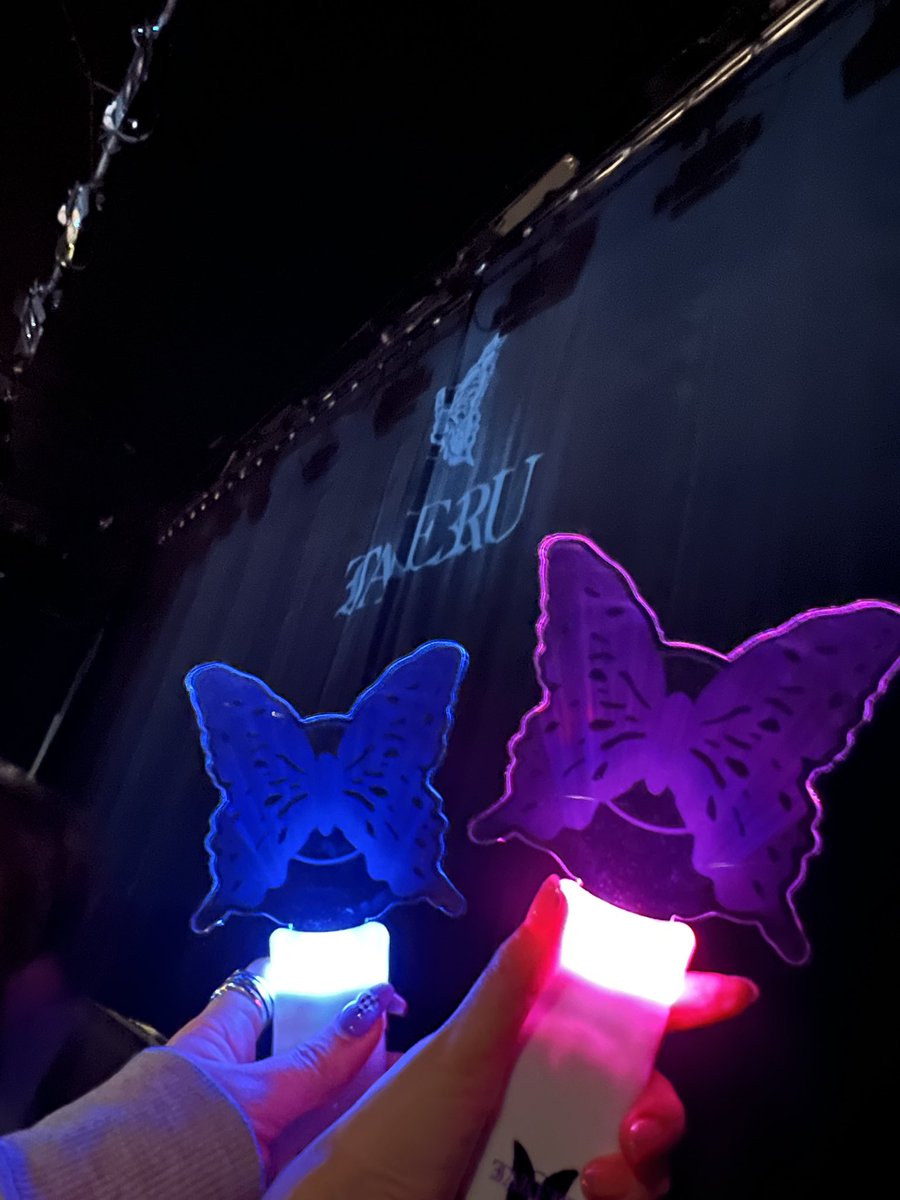 swag_meet_'s tweet photo. 武瑠くんお誕生日おめでとうございました☺️🤍
セトリは神だし武瑠くんは美しいしそれなのに無邪気に笑うと可愛いしLv35の武瑠くんも大好きです😭💕昔からdot.0が大好きで流石に泣いてしまった😂夏ツもめちゃくちゃ楽しみ🦋💜総じてLIQUID楽しすぎた！！！！！
#武瑠くん #butterflyBoY https://t.co/KiduaXb49B