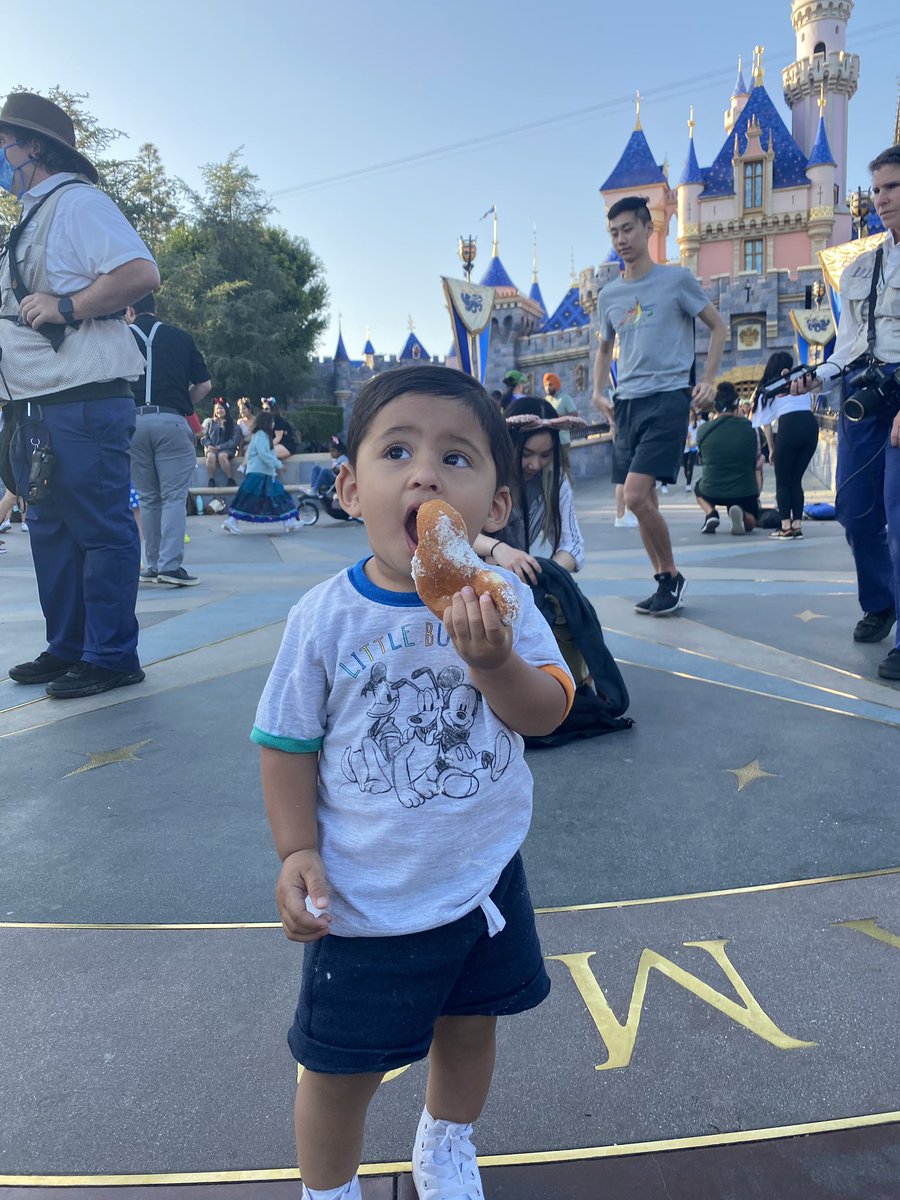JocelynPasillas's tweet photo. Happiest place on Earth with the one who makes me the happiest 🤍 https://t.co/aJcMddW8c3