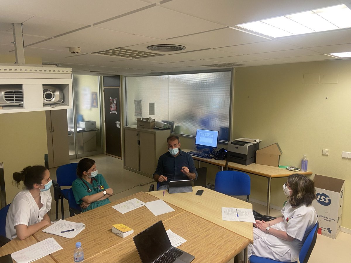joserrapa's tweet photo. Reunión de trabajo para revisar y actualizar la Guía de Tratamiento Antimicrobiano #HCUZ (ITU): 
- Urgencias
- MI
- EE.II.
- y Urología
…en acción

El proceso (compartir diferentes perspectivas, discutir y sintetizar) es una parte muy importante de una guía. Y además se aprende https://t.co/7KGqEZbKee