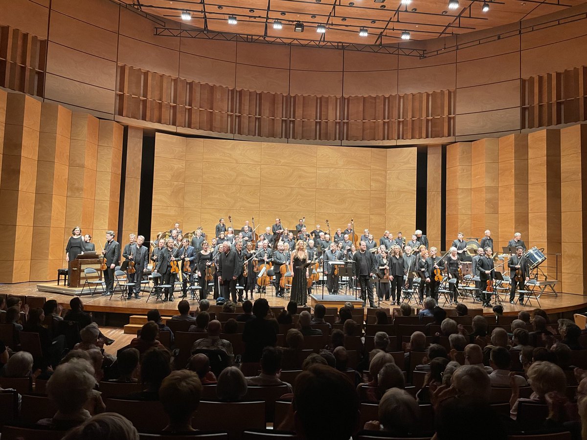 GavatortaJL's tweet photo. Escale grenobloise hier. Quel public !!Chaque concert du “Chant de la Terre” creuse davantage le sillon d’un Mahler inouï, poétique et déchirant. Immense merci à #Kozena et @AJRStaples. Un rêve ! @OrchestCElysees @annejordan_ https://t.co/0X0fpa75Pe