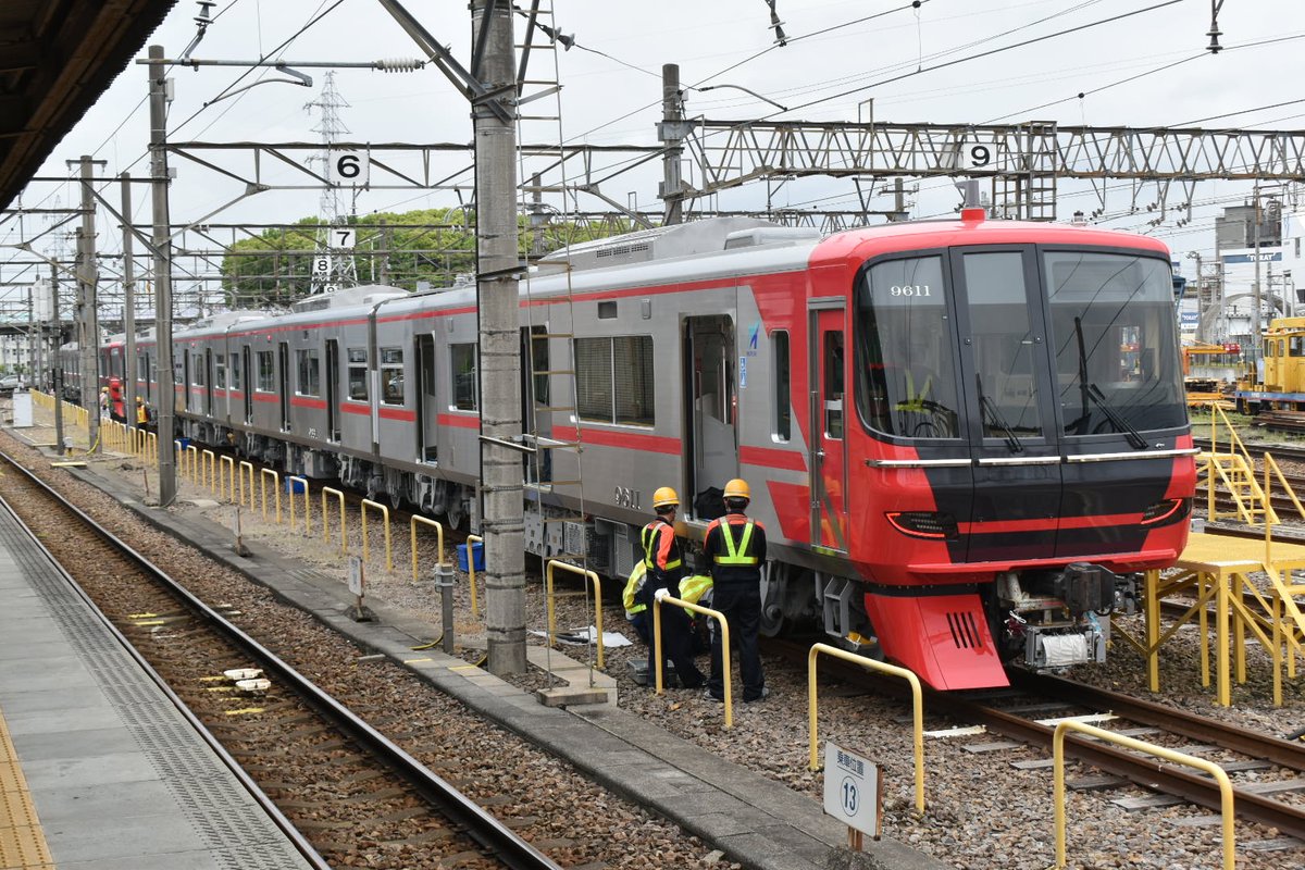 NNbH9VkRJxkmf0m's tweet photo. 2022.5.12
名鉄新車9500系9511F+9510F
大江駅へ甲種輸送で搬入され舞木検査場へ自走回送に向けドア開閉.ブレーキ等試験中の様子撮影。
#9500系　#9511F #9510F
#新型車両 https://t.co/j7qMGIpwav