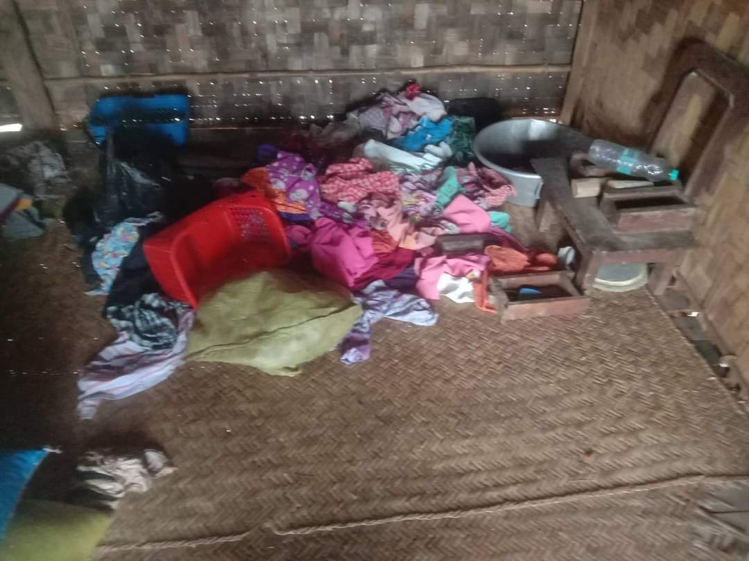 Chanapai247's tweet photo. What's happening in #KhinOo &amp; #Natmauk ?

A contingent of SAC with abt 60 troops raided #KarSeik village this morning and made arrests arbitrarily. They have already besieged the village and 1 house has been caught alight. Currently, no one is able to say ... 1/2
#2022May12Coup https://t.co/mXoThFccsl