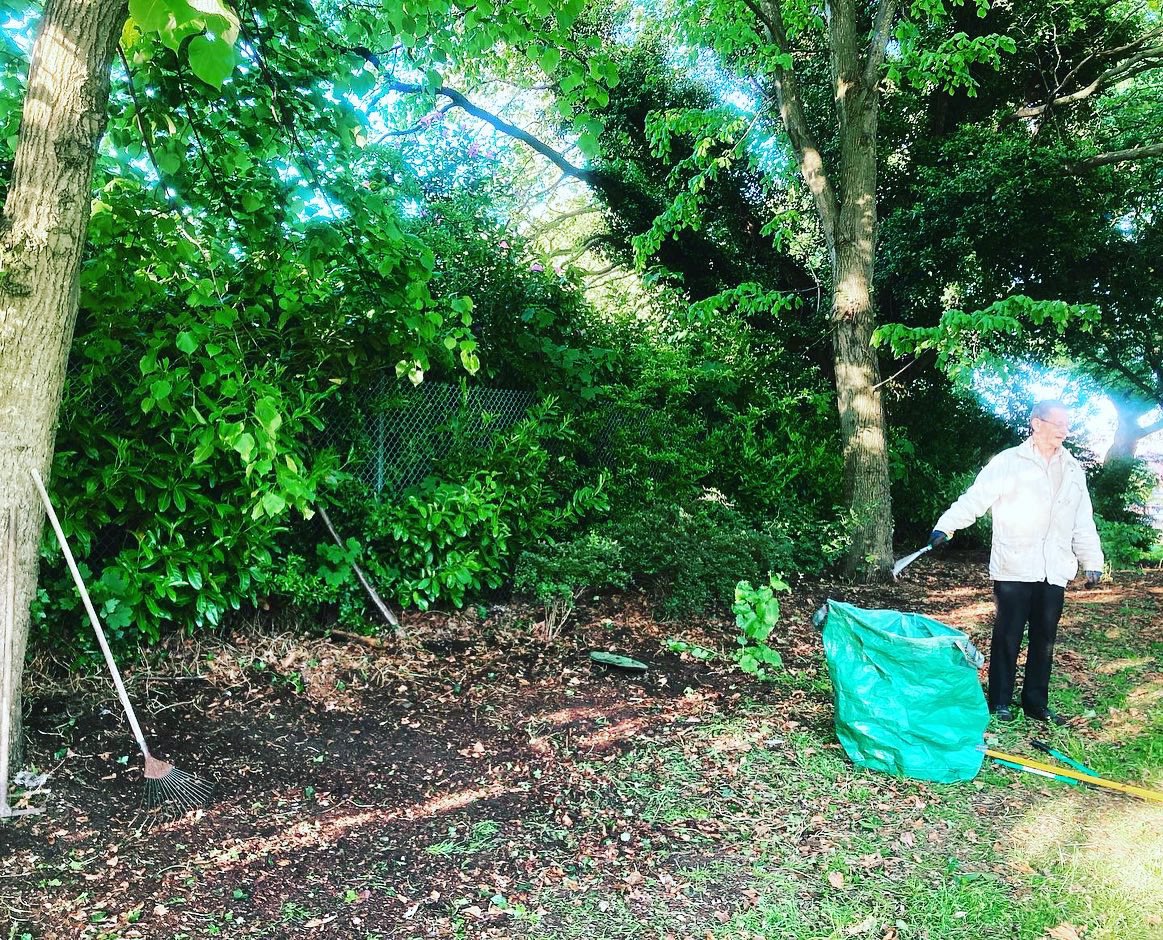 GoodGymTrafford's tweet photo. Lovely scenes from a cracking @goodgym task well done last night! Thanks and well done all 🍃❤️🍃 Full report is here: https://t.co/2cI97QCNjg @Joanne13Harding https://t.co/tJselvN0y9