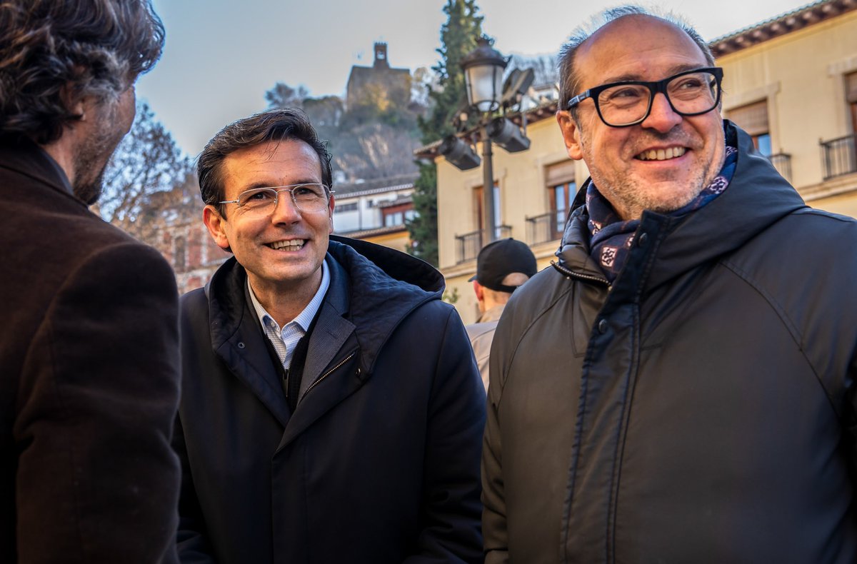 PacoCuenca's tweet photo. No tengo palabras. Se ha ido un compañero y un amigo, alguien admirable que nos deja un vacío imposible de llenar. Cada día te echaré de menos, @jmcorpas, y quédate tranquilo porque tu capacidad de diálogo, de reflexión y de trabajo serán nuestra guía hoy y siempre. Por ti. https://t.co/juPTTWGlBm