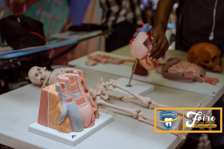 assurdent's tweet photo. Revivez en images les expositions de l'Association Haïtienne des étudiants en Medecine #AHEM à la première édition de la Foire de la santé le 29 avril 2022
#Sogebank, #clehaiti, #folonha , #HDNSA, #IHLS, #Daudiertechno, #StopAccidents, #EasyNet, #IFTH, #konbitsanpousan https://t.co/x4JpkLo44k