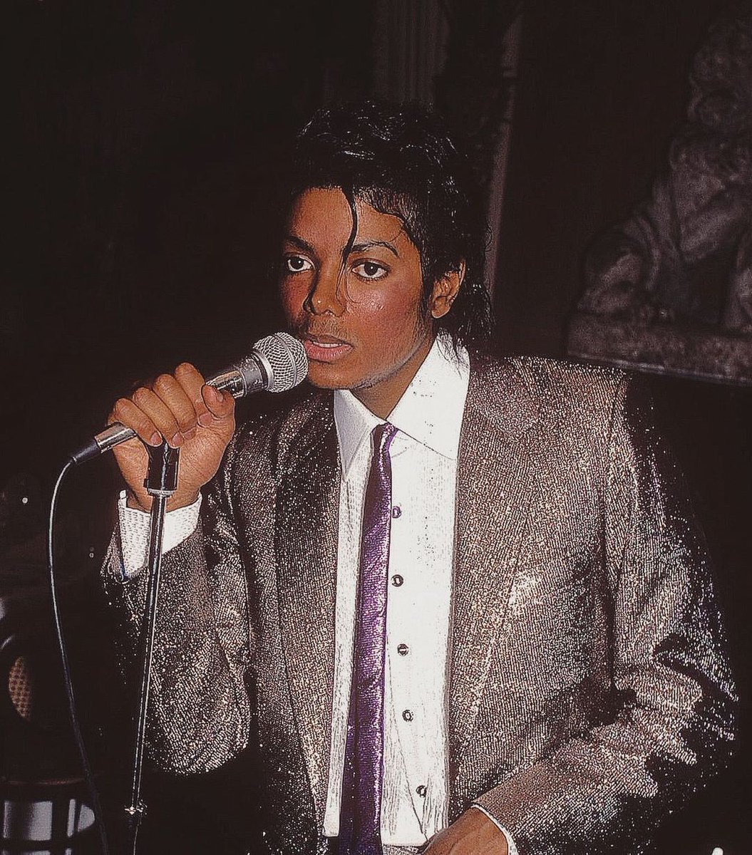 jihye27751's tweet photo. Michael Jackson photographed at his mother Katherine Jackson's 54th private birthday party, 1984 https://t.co/aLE1rTr7tO
