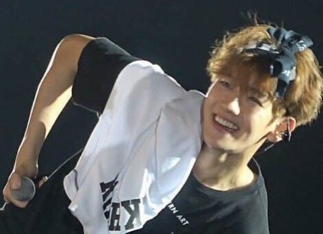 WeareonHXO's tweet photo. Baekhyun's view          yixing's view https://t.co/e62XR92NyX