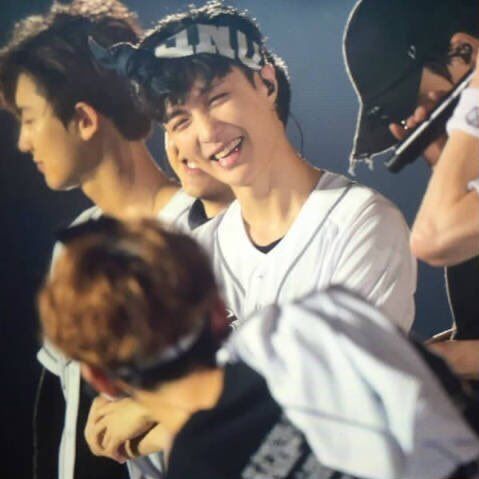 WeareonHXO's tweet photo. Baekhyun's view          yixing's view https://t.co/e62XR92NyX