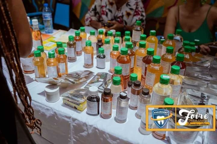 assurdent's tweet photo. Revivez en images les expositions de la Mutuelle santé/ Médecine traditionnelle au cours de la première édition de la Foire de la santé le 29 avril 2022. #Sogebank , #clehaiti , #folonha , #HDNSA , #IHLS, #Daudiertechno, #StopAccidents , #EasyNet , #IFTH, #konbitsanpousan https://t.co/tnqAMq5sUr