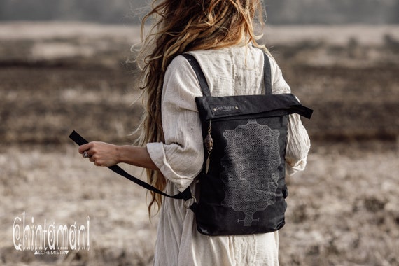 ChintamaniAlch1's tweet image. Small Boho Backpack  Flat Canvas Backpack etsy.me/3gHgKsQ #bohobackpack #flatbackpack #chintamanialchemi #canvasbackpack @etsymktgtool