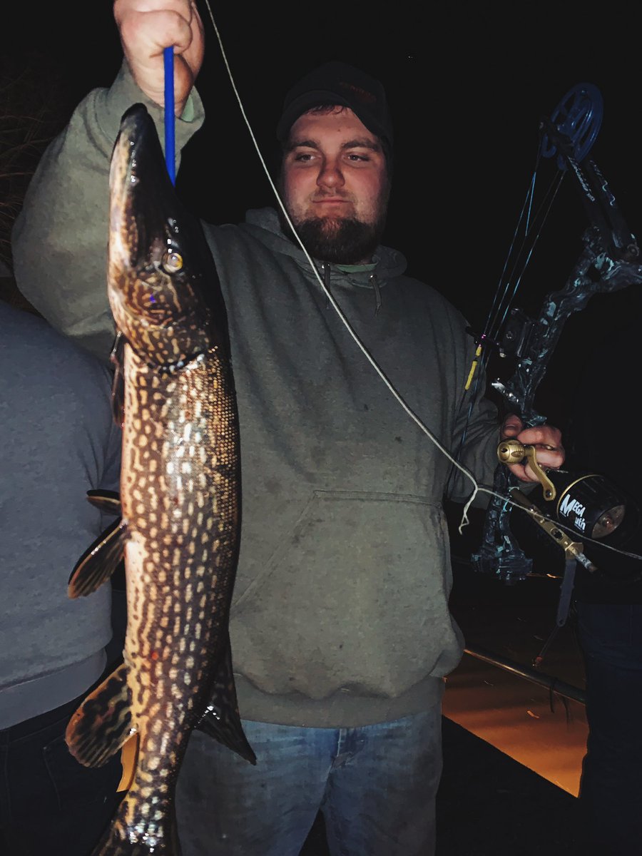 KYoungOutdoors's tweet photo. Sometimes we catch them, sometimes we shoot them💪🏼 #Vermont is the only state you can #bowfish northern pike! #ReelVermontGuideService makes it count every year with clients! 25 days straight of #fishing #fun! 🏹@VermontTourism @VTStateParks https://t.co/wxbHgMiiGc