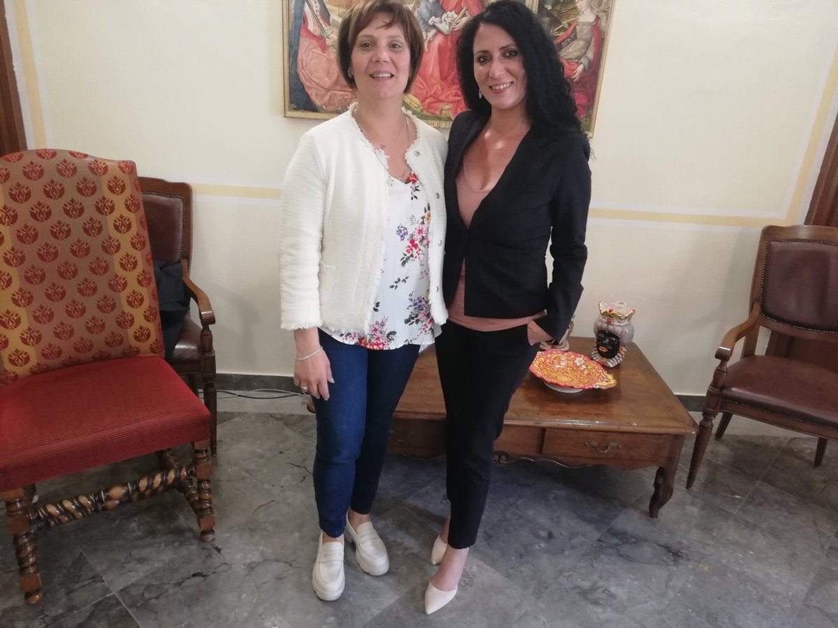 Incontro dei componenti della Direzione reg.le Aiccre Sicilia presso il Comune di Capaci. Tante le iniziative definite per il 2022 in favore dei nostri Comuni soci e degli  studenti siciliani.
I valori fondanti dell'U.E. sono la nostra guida.