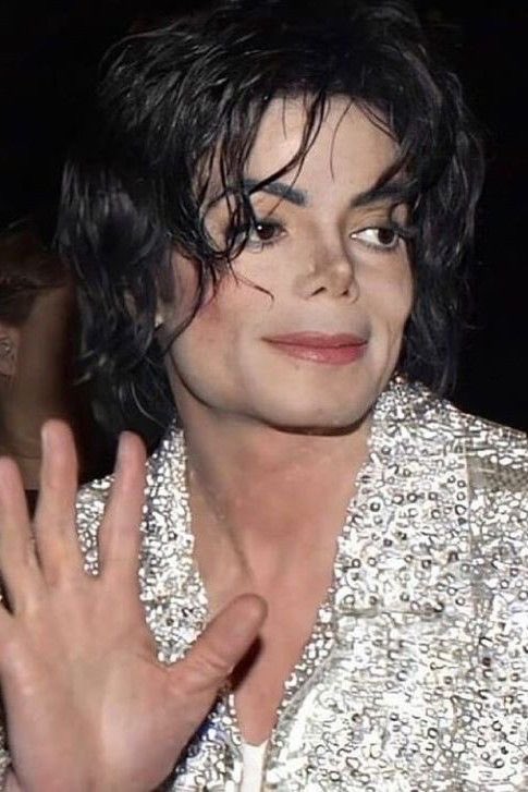 hegot_thelook's tweet photo. I’m gonna take a break guys I need some introspection or whatever they call it🧍🏽‍♀️I love this place so much even lf it’s wild sometimes 🗿 See y’all in some weeks 🤍

Here’s some pics of Michael ✨ https://t.co/UPh9c2TUlU