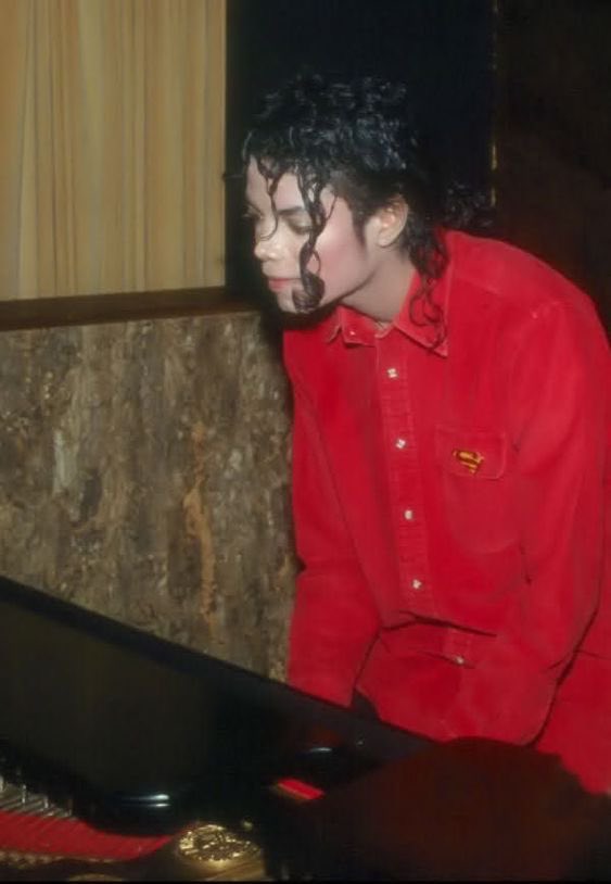 hegot_thelook's tweet photo. I’m gonna take a break guys I need some introspection or whatever they call it🧍🏽‍♀️I love this place so much even lf it’s wild sometimes 🗿 See y’all in some weeks 🤍

Here’s some pics of Michael ✨ https://t.co/UPh9c2TUlU