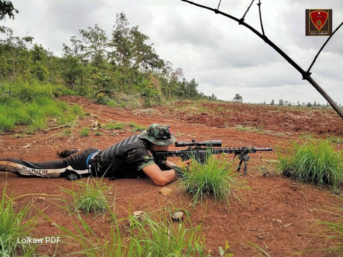 လွိုင်ကော်မှာ စနိုက်ပါနဲ့ ပစ်လို့ စစ်သားတစ်ဦးသေ 

မေ ၁၂၊ The Nation Voice 

#thenationvoicemyanmar 
#လွိုင်ကော် #စနိုက်ပါ

သတင်းအပြည့်အစုံဖတ်ရန်
facebook.com/TheNationVoice