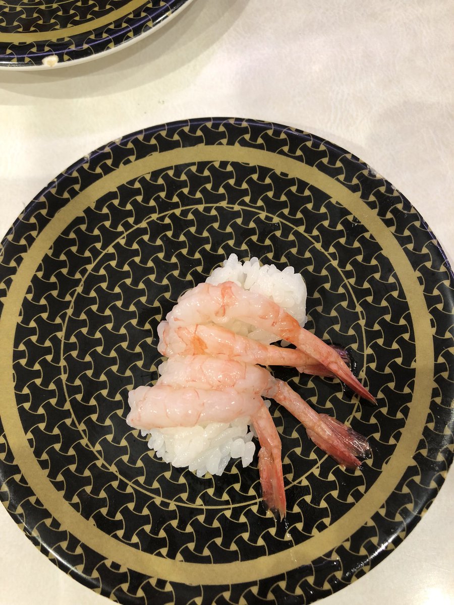 manimaninata2's tweet photo. 皆さん。
こんにちは。
ナターシャです。
『はま寿司』って
ご存知かしら…回転寿司。
高田馬場店に来たの。
小腹が減ってたから
甘エビを
シャリの量を半分で
タッチパネルで頼んだわ。
これが届いたわ。
汚い。ひどい。やばくない？ https://t.co/VnQYCJ6Qcl